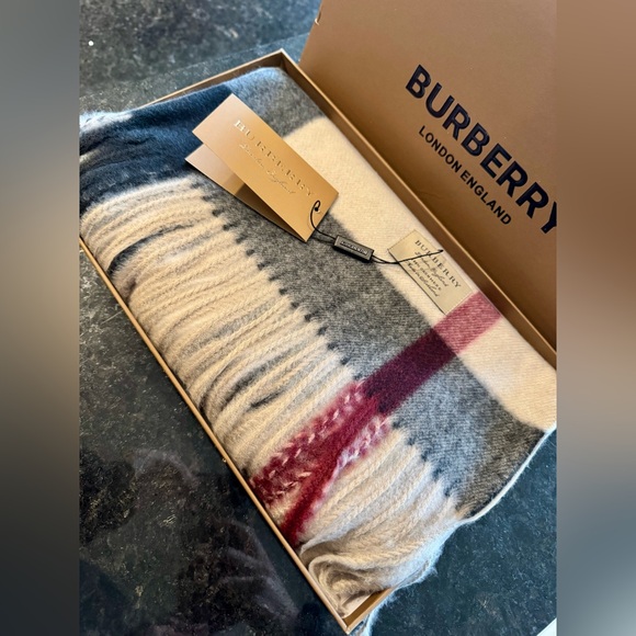 NEW 💕 XL BURBERRY LONDON Gray Half Mega Giant Check Cashmere Scarf Shawl Wrap - Picture 2 of 12